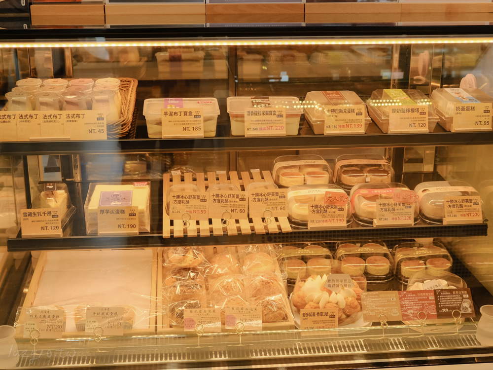 高雄麵包店推薦 | 奧瑪烘焙，門市現烤維也納軟法，網美下午茶新打卡點！