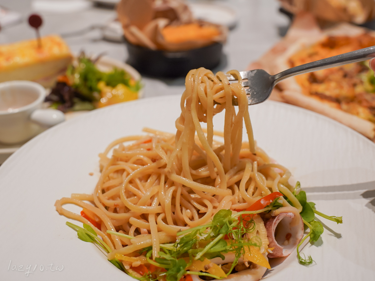 高雄咖啡廳推薦｜漢神巨蛋全日咖啡廳HI-LAI CAFE，全新改裝，回訪率爆棚！