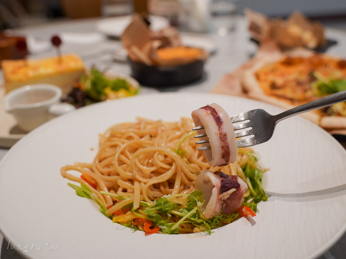 高雄咖啡廳推薦｜漢神巨蛋全日咖啡廳HI-LAI CAFE，全新改裝，回訪率爆棚！